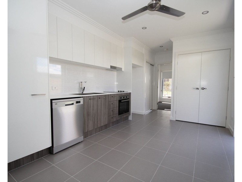 1/8 Chandon Court, Hillcrest QLD 4118