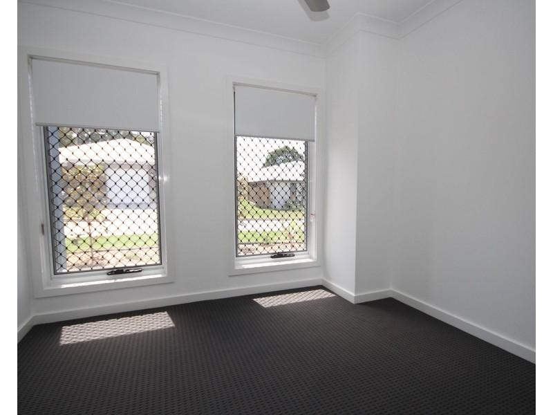 1/8 Chandon Court, Hillcrest QLD 4118