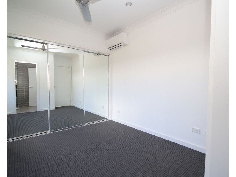 1/8 Chandon Court, Hillcrest QLD 4118