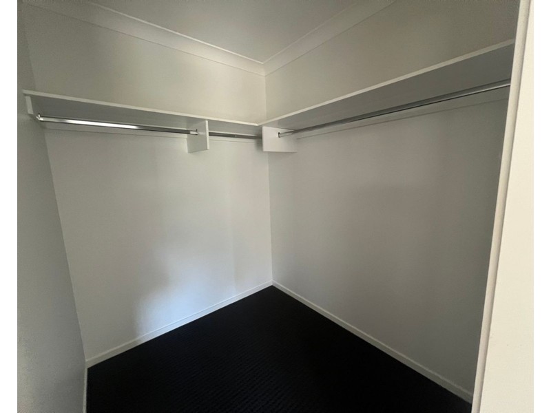 32 Pleasant Drive, Redbank Plains QLD 4301