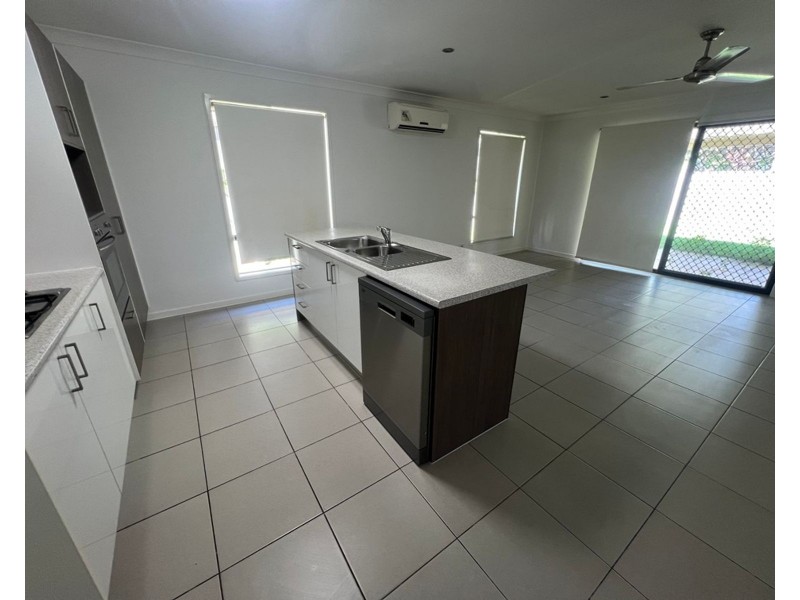32 Pleasant Drive, Redbank Plains QLD 4301