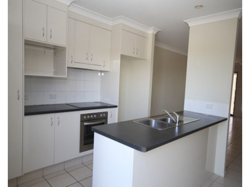 15 Creekside Drive, Springfield Lakes QLD 4300