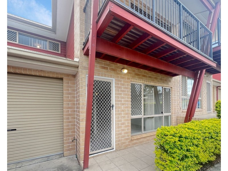 2/25 Law Street, Redbank QLD 4301
