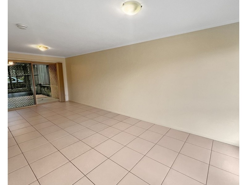 2/25 Law Street, Redbank QLD 4301