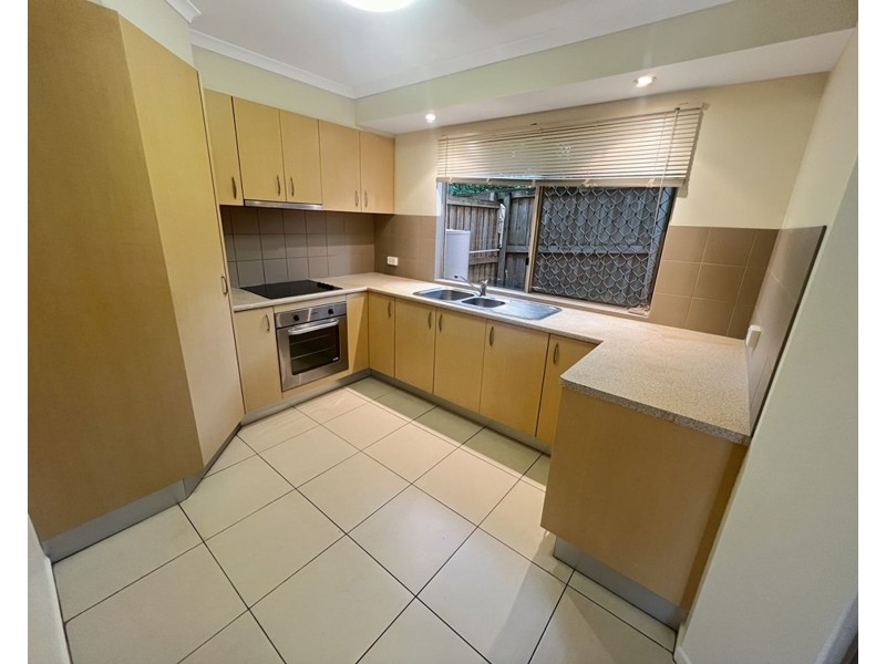 2/25 Law Street, Redbank QLD 4301