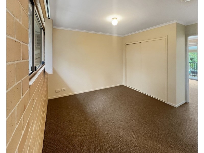 2/25 Law Street, Redbank QLD 4301