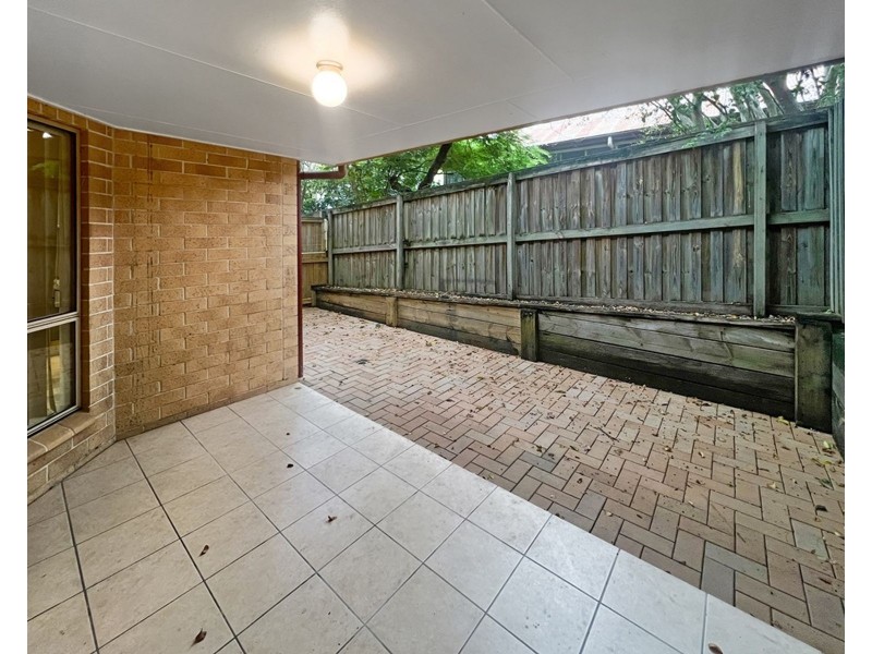 2/25 Law Street, Redbank QLD 4301