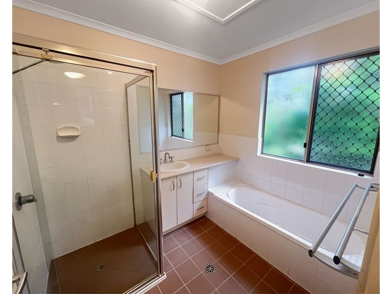 2/25 Law Street, Redbank QLD 4301
