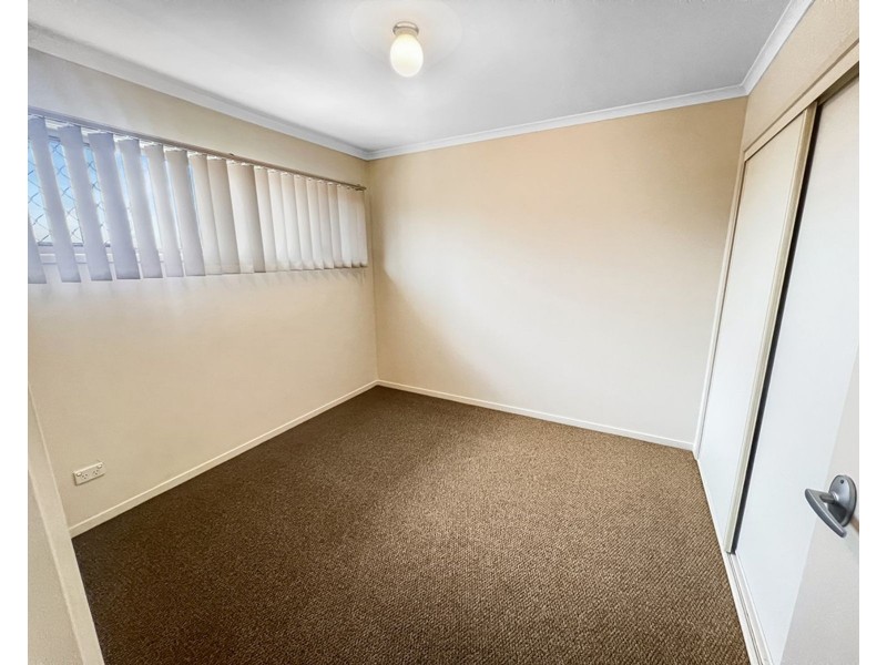 2/25 Law Street, Redbank QLD 4301