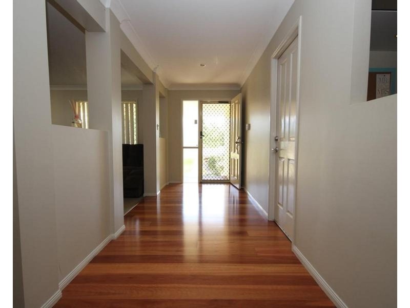6 Dew Close, Springfield Lakes QLD 4300