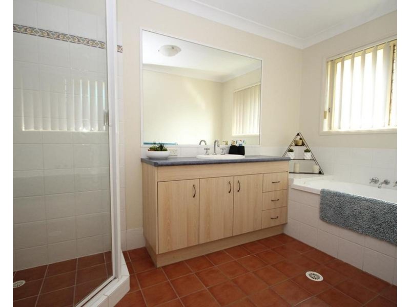 6 Dew Close, Springfield Lakes QLD 4300