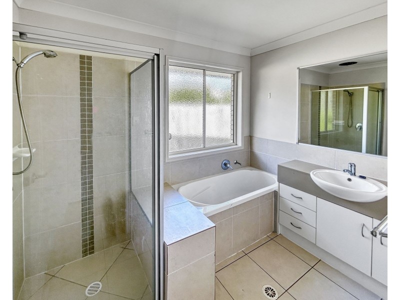 1 York Close, Oxley QLD 4075