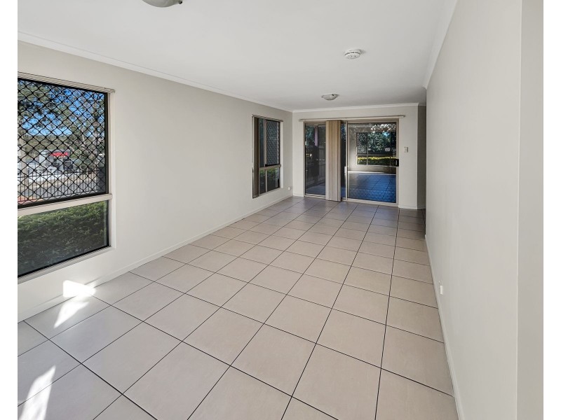1/25 Law Street, Redbank QLD 4301