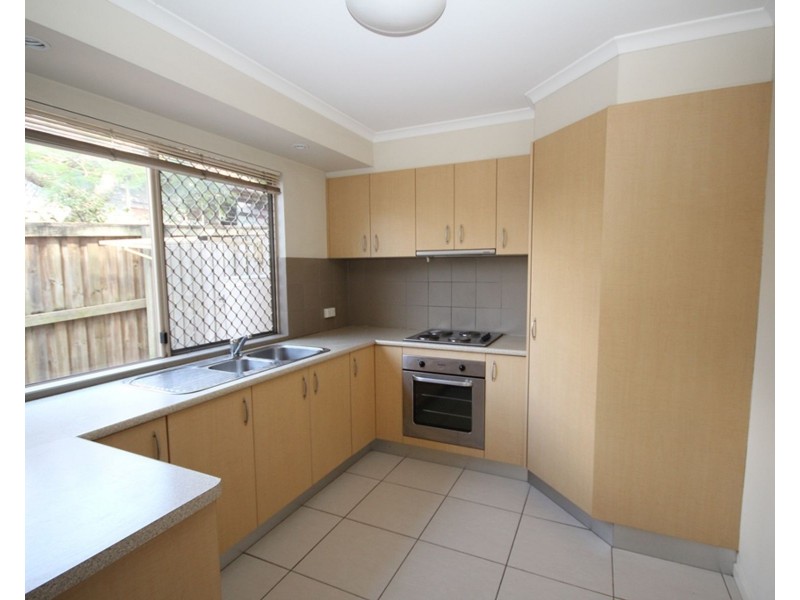 1/25 Law Street, Redbank QLD 4301