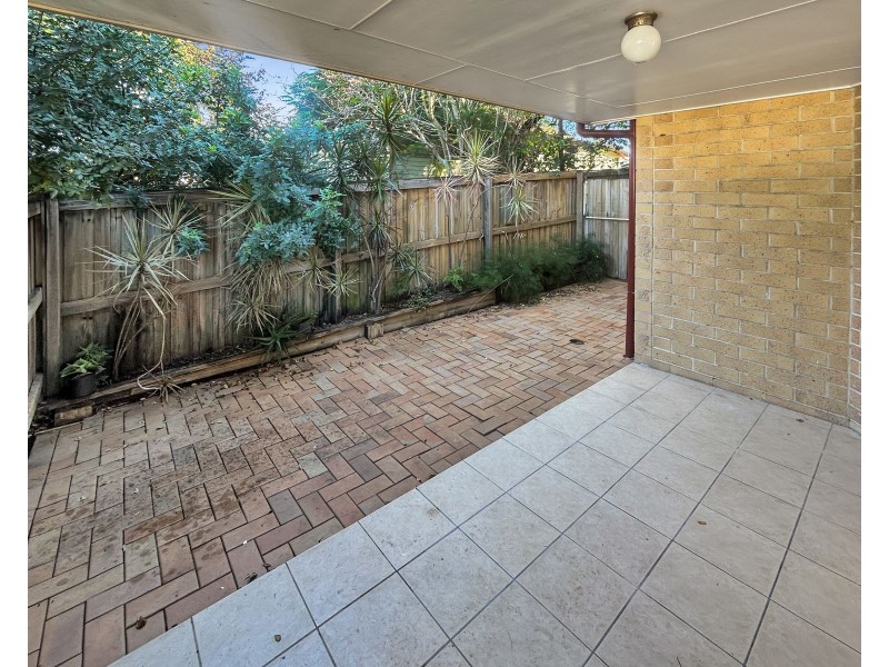 1/25 Law Street, Redbank QLD 4301