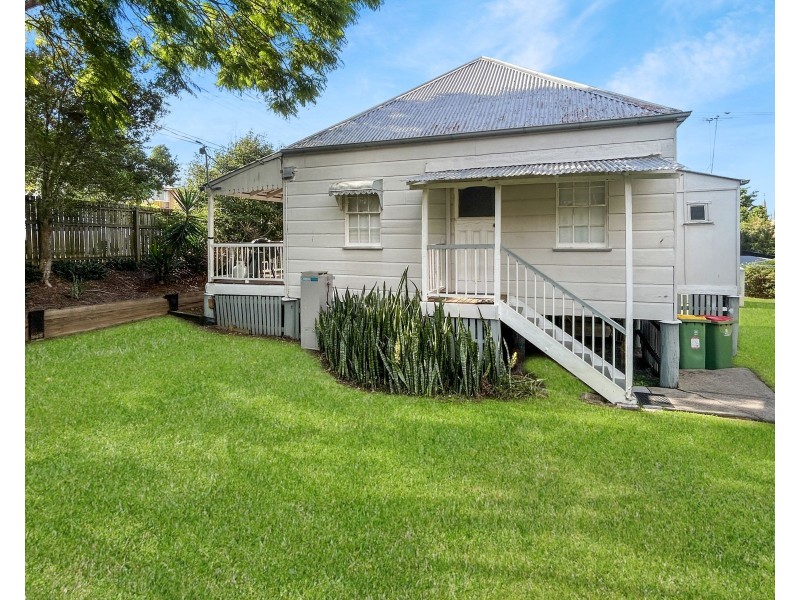 18 Arthur Street, Woodend QLD 4305