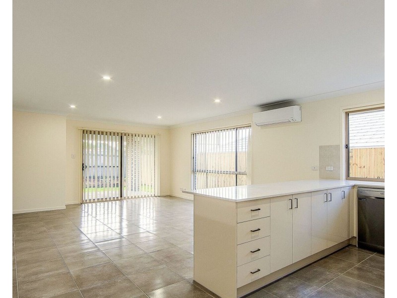 19 Wright Crescent, Flinders View QLD 4305