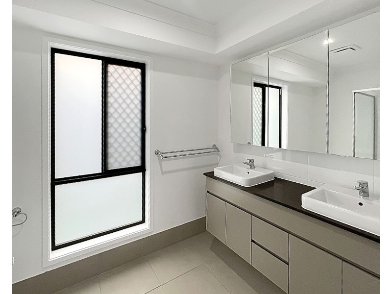 28 Macintyre Street, South Ripley QLD 4306