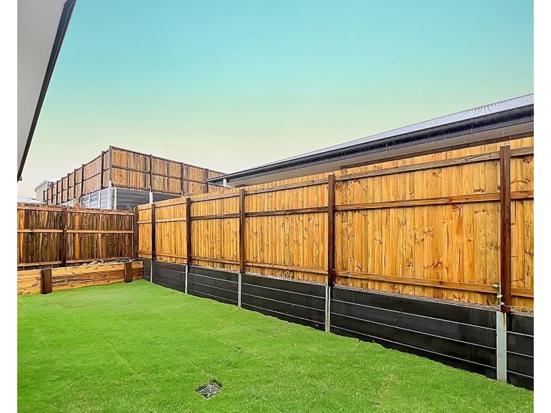 28 Macintyre Street, South Ripley QLD 4306