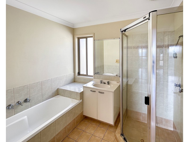 1 Eve Court, Springfield Lakes QLD 4300