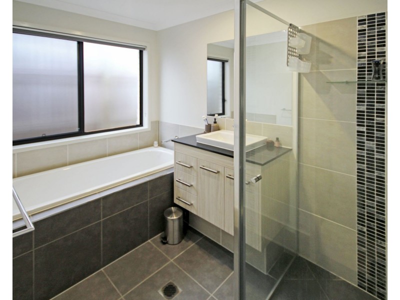 54 Calm Crescent, Springfield Lakes QLD 4300