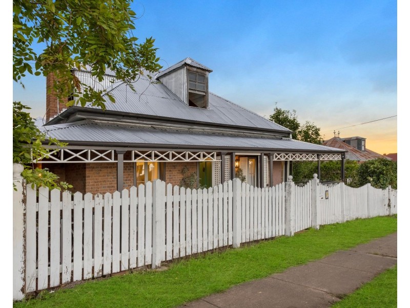 6 Burnett Street, Ipswich QLD 4305
