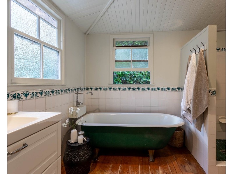 6 Burnett Street, Ipswich QLD 4305