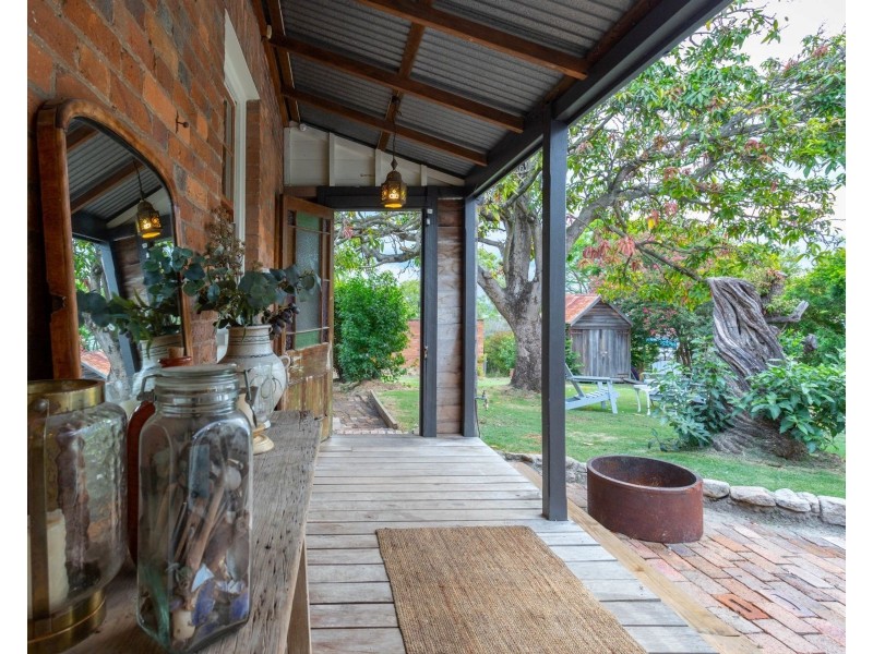 6 Burnett Street, Ipswich QLD 4305