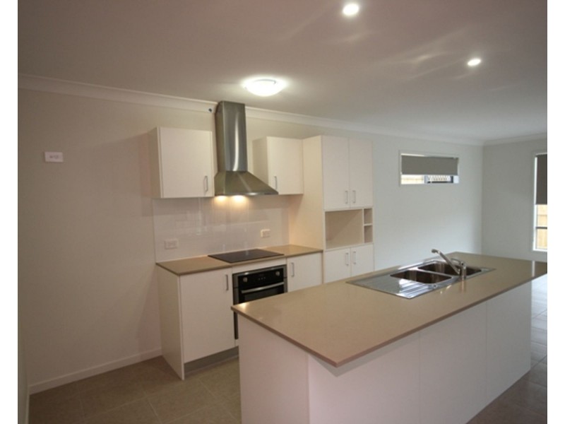 31 Woodline Drive, Spring Mountain QLD 4124