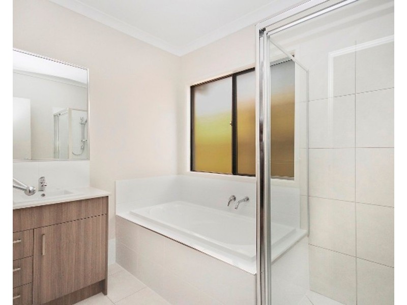 5 Hardwood Street, Spring Mountain QLD 4124