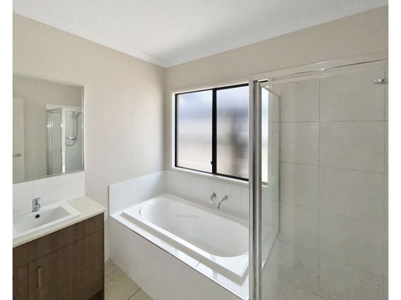 5 Hardwood Street, Spring Mountain QLD 4124