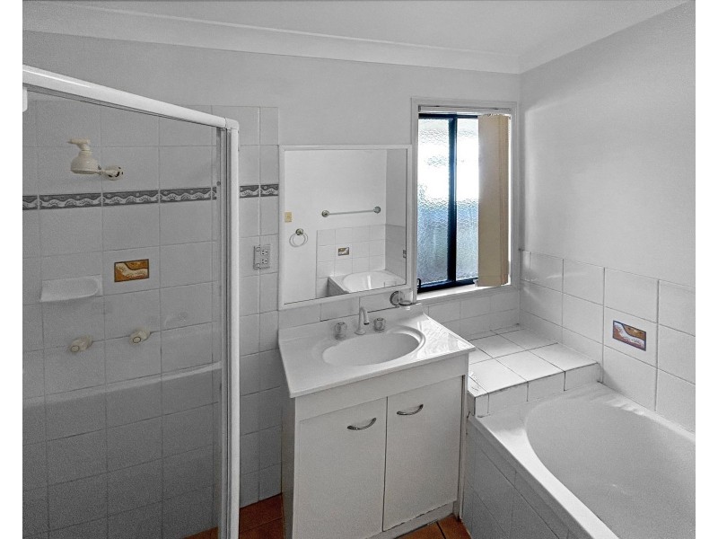 33 Harrison Crescent, Forest Lake QLD 4078