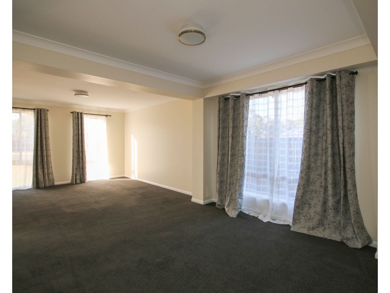 5 Neptune Street, Springfield Lakes QLD 4300