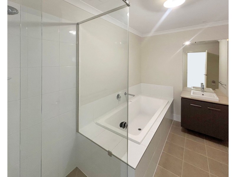 3 Alton Towers Street, Springfield Lakes QLD 4300