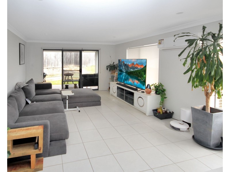 9 Sawyer Street, Spring Mountain QLD 4124