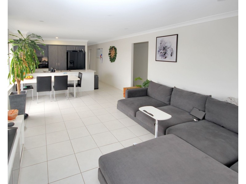 9 Sawyer Street, Spring Mountain QLD 4124