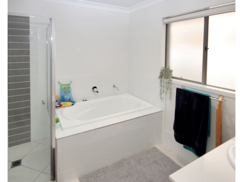 9 Sawyer Street, Spring Mountain QLD 4124