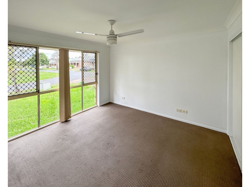 7 Hyde Place, Forest Lake QLD 4078