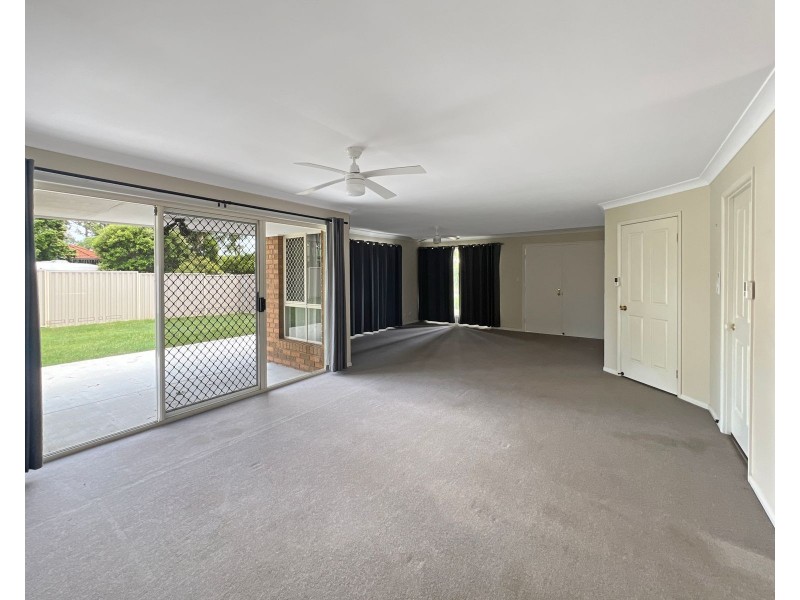 1 Central Street, Forest Lake QLD 4078