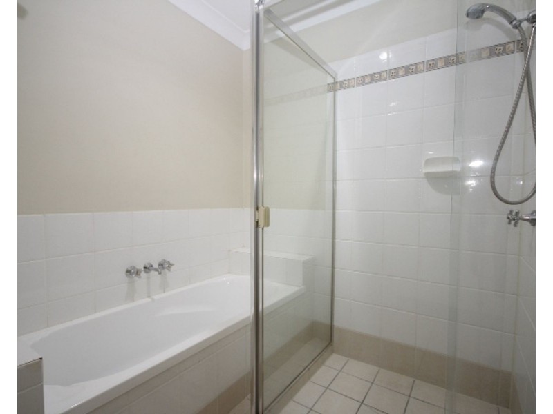 15 Creekside Drive, Springfield Lakes QLD 4300