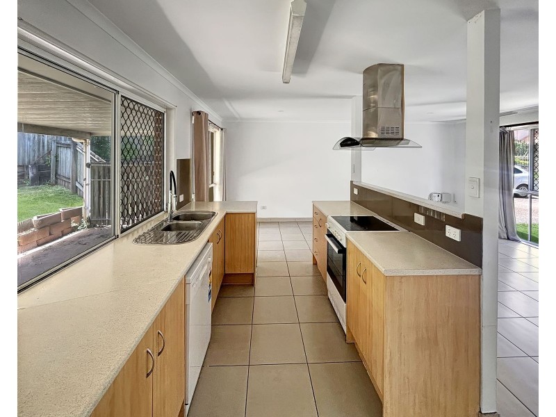 4 Tracey Drive, Goodna QLD 4300