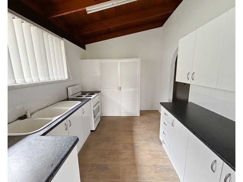 6 Dale Road, Camira QLD 4300