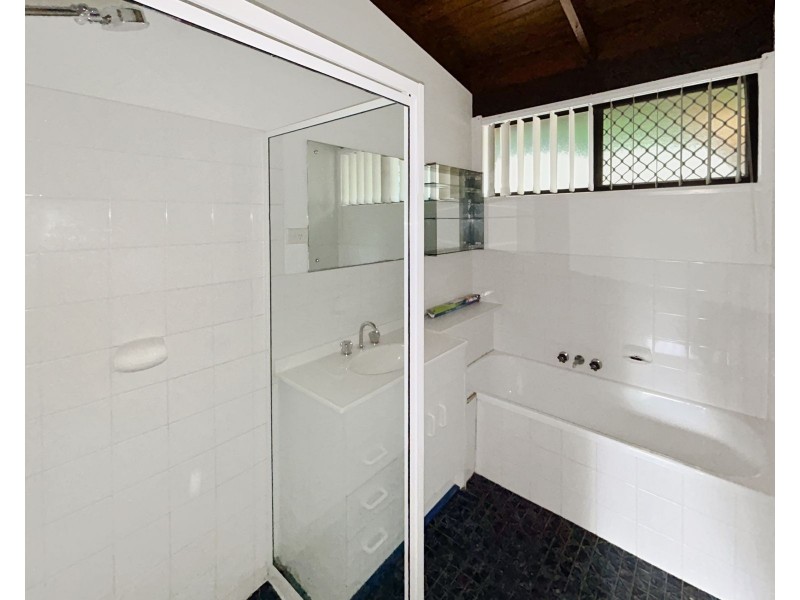 6 Dale Road, Camira QLD 4300