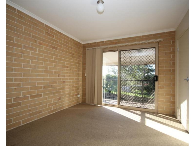 2/25 Law Street, Redbank QLD 4301