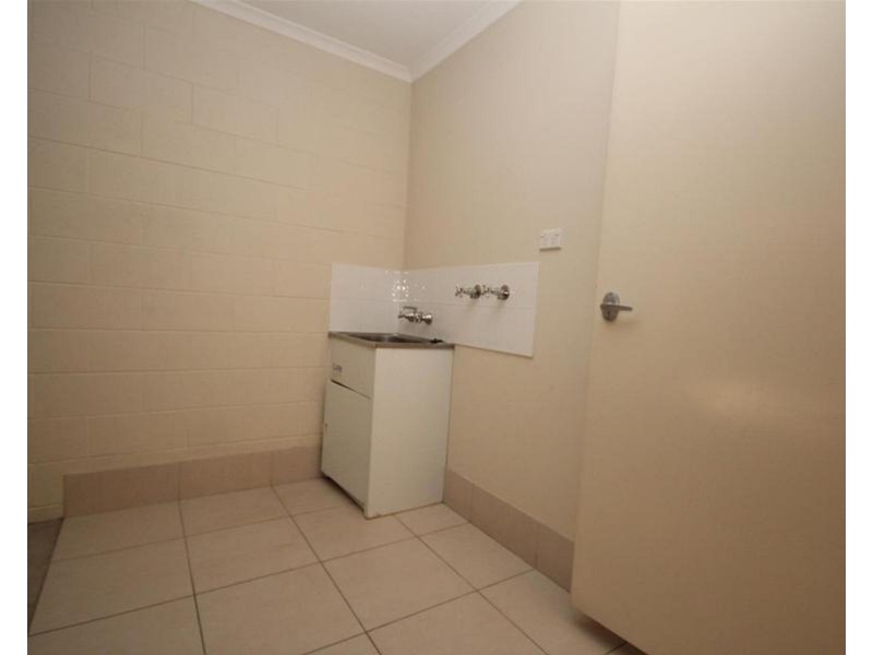 2/25 Law Street, Redbank QLD 4301