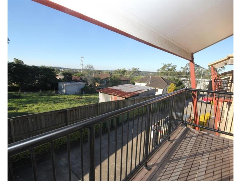 2/25 Law Street, Redbank QLD 4301