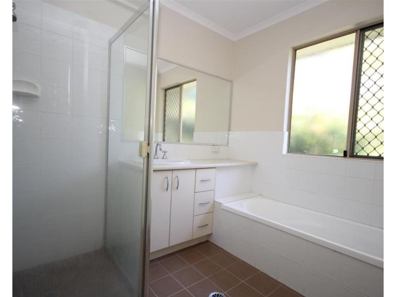 2/25 Law Street, Redbank QLD 4301
