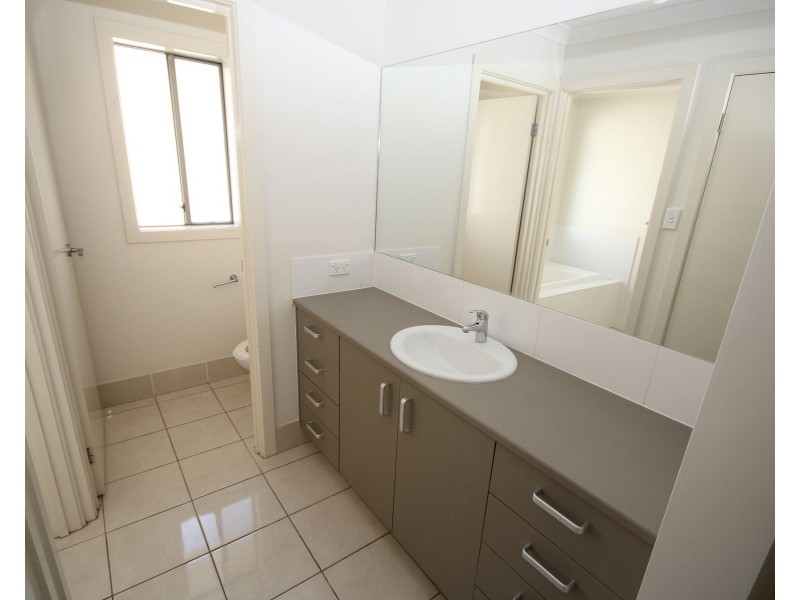 10 Lemongrass Place, Springfield Lakes QLD 4300