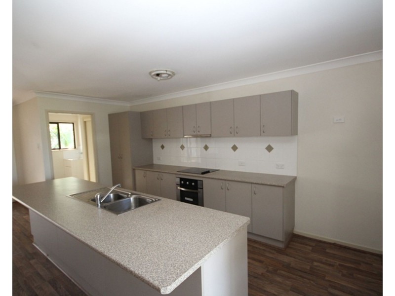 8 Figbird Close, Goodna QLD 4300