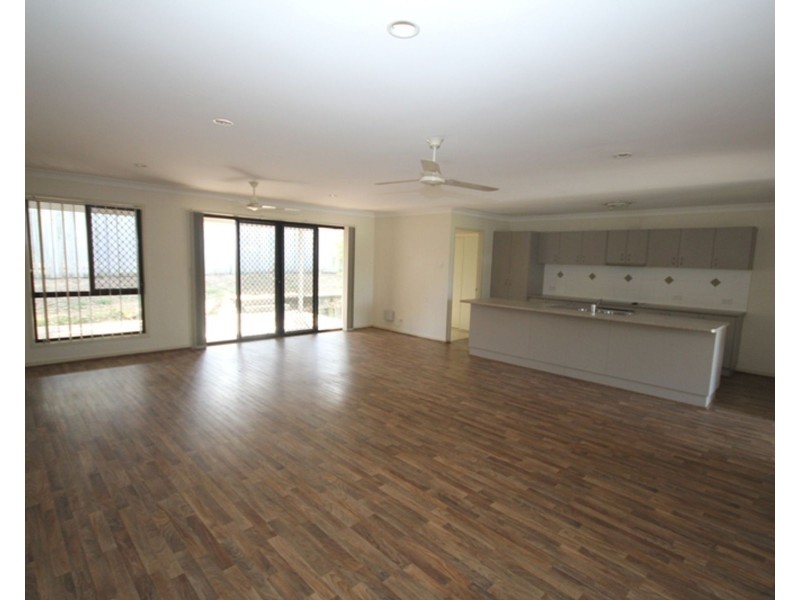 8 Figbird Close, Goodna QLD 4300